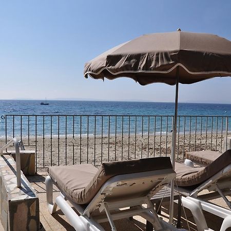 Hotel De La Plage Le Lavandou Exteriér fotografie